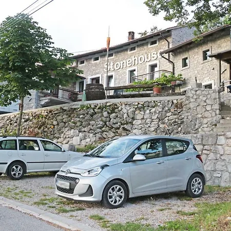 Homestay Stonehouse *